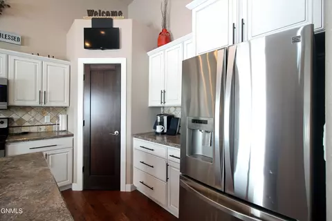4119 Shoal Loop SE, Mandan, ND 58554 photo 8
