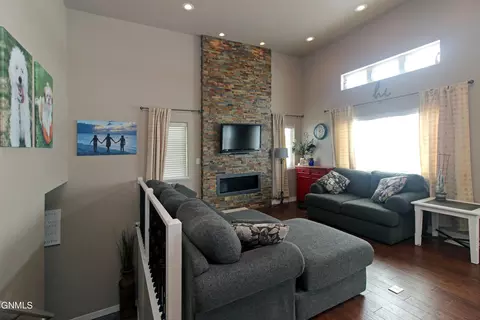 4119 Shoal Loop SE, Mandan, ND 58554 photo 3
