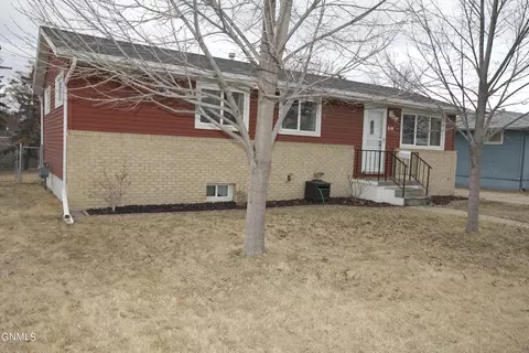 310 Turnpike Ave E, Bismarck, ND 58501 photo 2