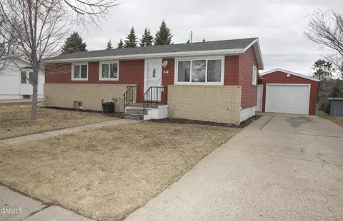 310 Turnpike Ave E, Bismarck, ND 58501 photo 1