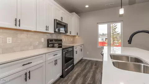738 Compass Loop, Bismarck, ND 58504 photo 3
