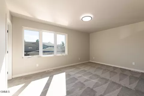 804 Compass Loop, Bismarck, ND 58504 photo 12