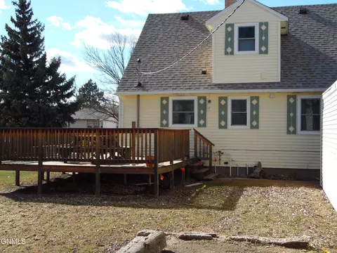 2024 3rd Ave E, Williston, ND 58801 photo 3