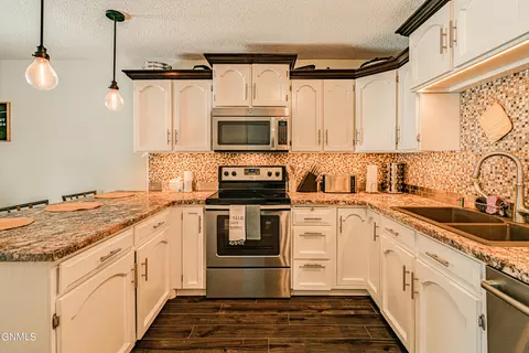 2876 Warwick Loop, Bismarck, ND 58504 photo 2