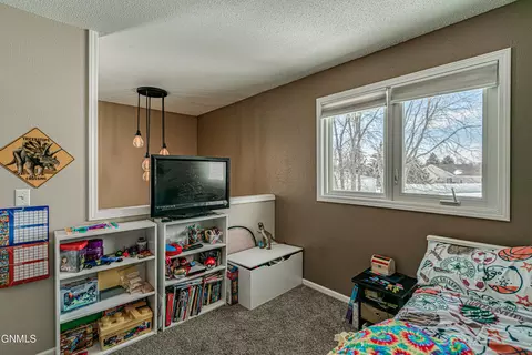 2876 Warwick Loop, Bismarck, ND 58504 photo 18