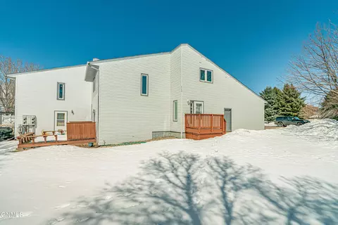 2876 Warwick Loop, Bismarck, ND 58504 photo 39