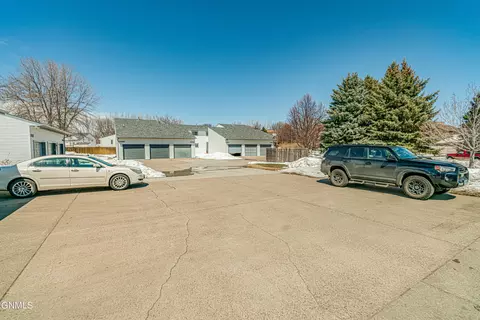 2876 Warwick Loop, Bismarck, ND 58504 photo 44