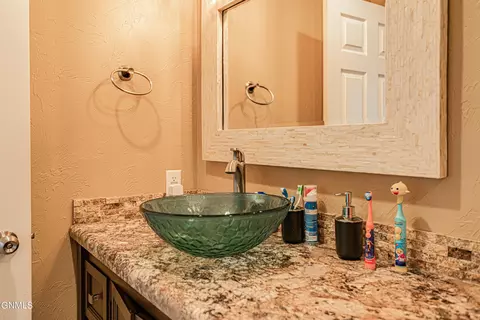 2876 Warwick Loop, Bismarck, ND 58504 photo 21