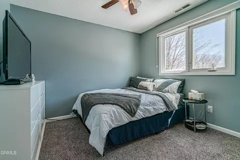 2876 Warwick Loop, Bismarck, ND 58504 photo 17