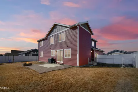 2404 27th Ave W, Williston, ND 58801 photo 7