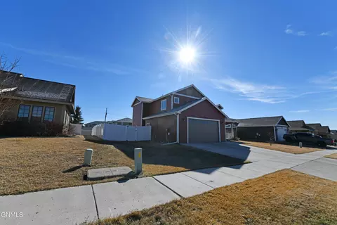 2404 27th Ave W, Williston, ND 58801 photo 10
