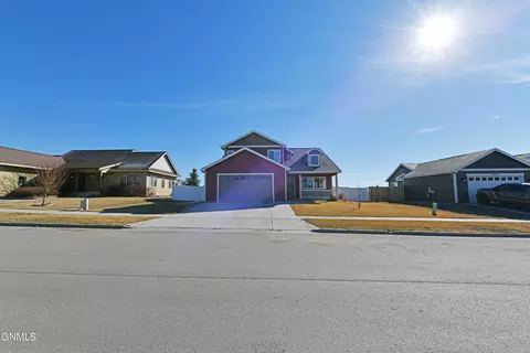 2404 27th Ave W, Williston, ND 58801 photo 2