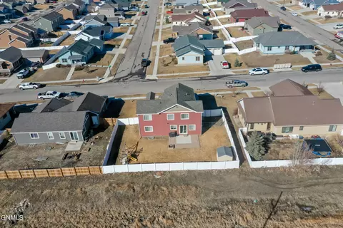 2404 27th Ave W, Williston, ND 58801 photo 4