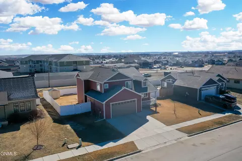 2404 27th Ave W, Williston, ND 58801 photo 9