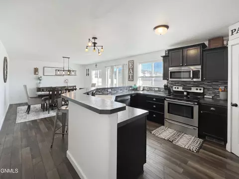 2404 27th Ave W, Williston, ND 58801 photo 33