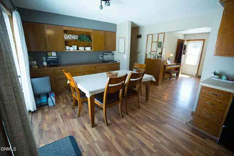524 Dohn Ave, Bismarck, ND 58503 photo 8