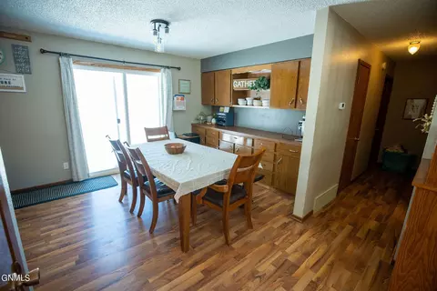 524 Dohn Ave, Bismarck, ND 58503 photo 3