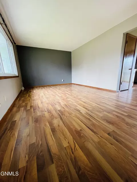 524 Dohn Ave, Bismarck, ND 58503 photo 4