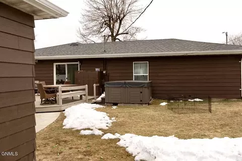 402 14th Ave W, Williston, ND 58801 photo 26