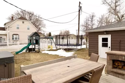 402 14th Ave W, Williston, ND 58801 photo 25