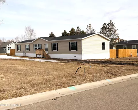 1416 48th St W, Williston, ND 58801 photo 3