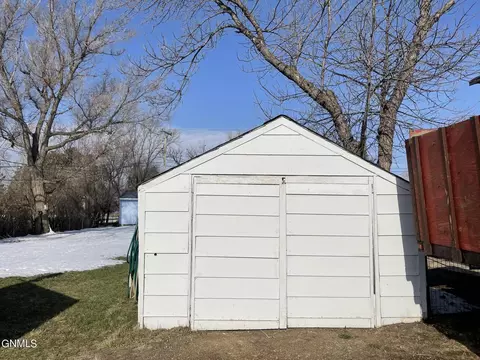 327 14th Ave W, Williston, ND 58801 photo 7