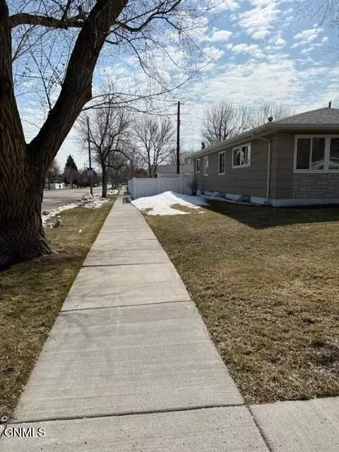 1712 2nd Ave E, Williston, ND 58801 photo 41