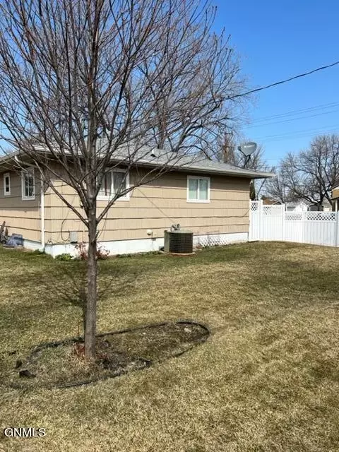 1712 2nd Ave E, Williston, ND 58801 photo 34