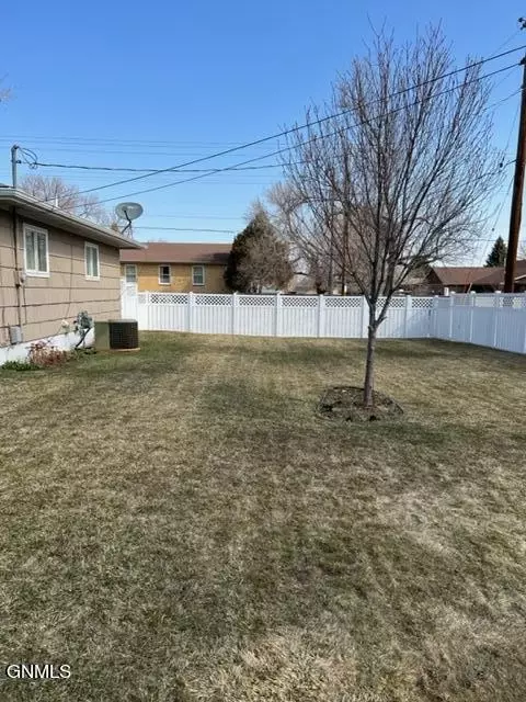 1712 2nd Ave E, Williston, ND 58801 photo 28
