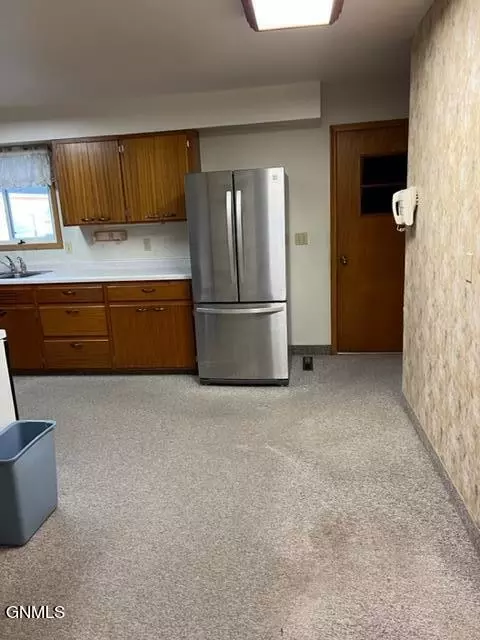 1712 2nd Ave E, Williston, ND 58801 photo 8