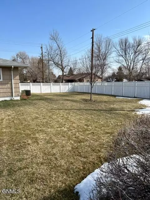 1712 2nd Ave E, Williston, ND 58801 photo 30