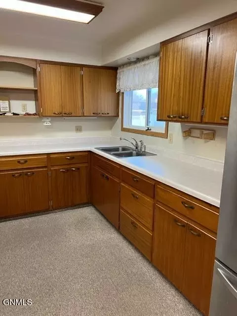 1712 2nd Ave E, Williston, ND 58801 photo 9