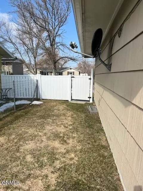 1712 2nd Ave E, Williston, ND 58801 photo 32