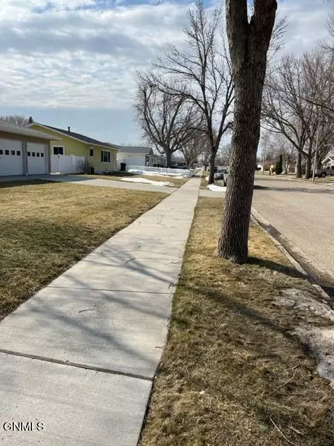 1712 2nd Ave E, Williston, ND 58801 photo 40