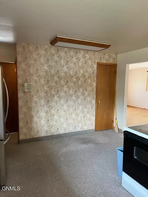 1712 2nd Ave E, Williston, ND 58801 photo 12