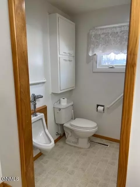 1712 2nd Ave E, Williston, ND 58801 photo 13