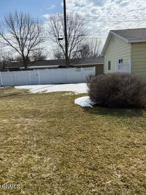 1712 2nd Ave E, Williston, ND 58801 photo 31