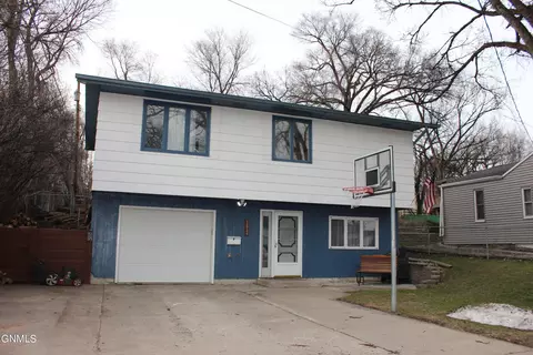 1614 B Ave E, Bismarck, ND 58501 photo 2
