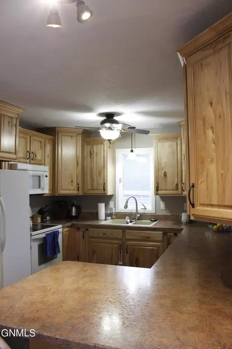 1614 B Ave E, Bismarck, ND 58501 photo 3