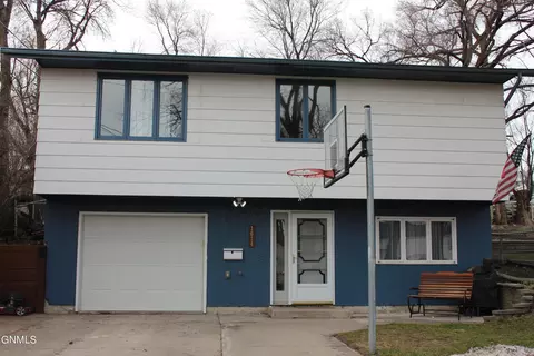 1614 B Ave E, Bismarck, ND 58501 photo 1