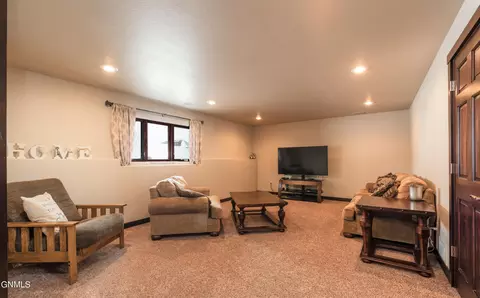 1012 Canada Ave, Bismarck, ND 58503 photo 13