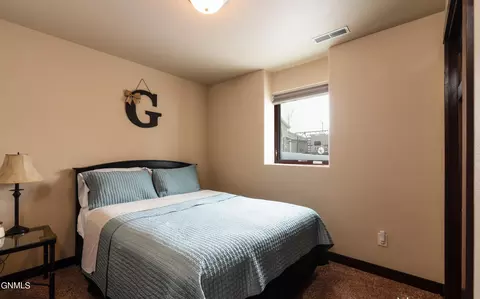 1012 Canada Ave, Bismarck, ND 58503 photo 17