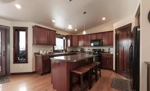 1012 Canada Ave, Bismarck, ND 58503 photo 4