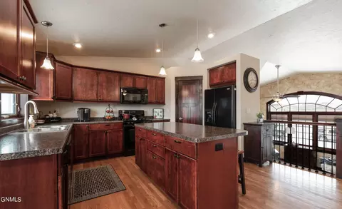 1012 Canada Ave, Bismarck, ND 58503 photo 5