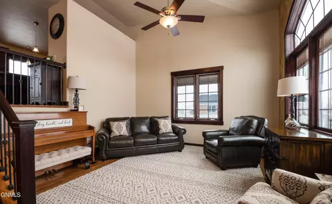 1012 Canada Ave, Bismarck, ND 58503 photo 3