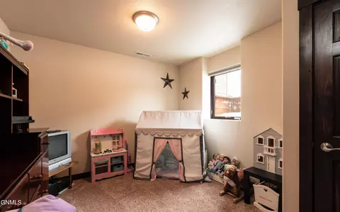 1012 Canada Ave, Bismarck, ND 58503 photo 16