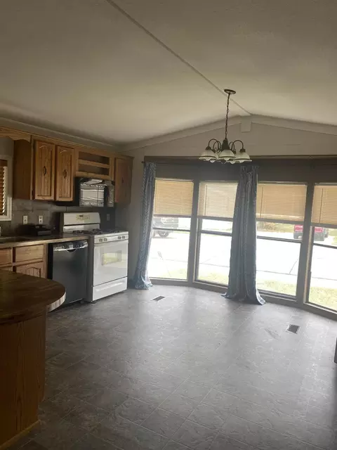 4235 Claridge Loop, Bismarck, ND 58503 photo 2