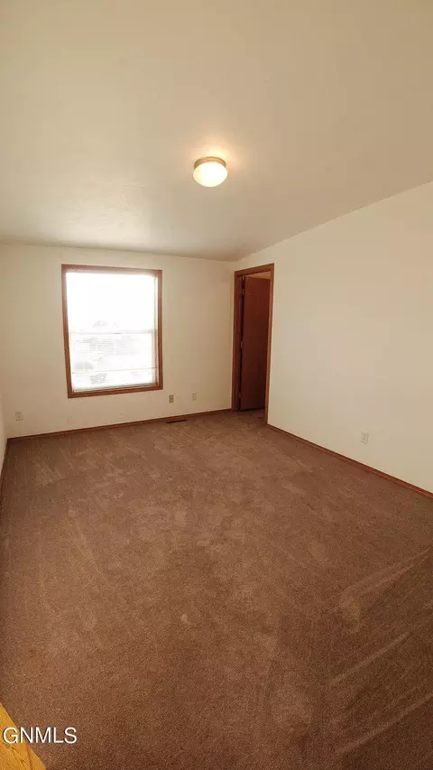 14270 Painted Woods Dr, Williston, ND 58801 photo 18