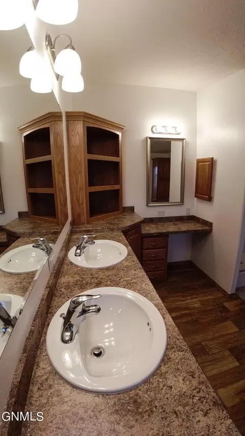 14270 Painted Woods Dr, Williston, ND 58801 photo 14