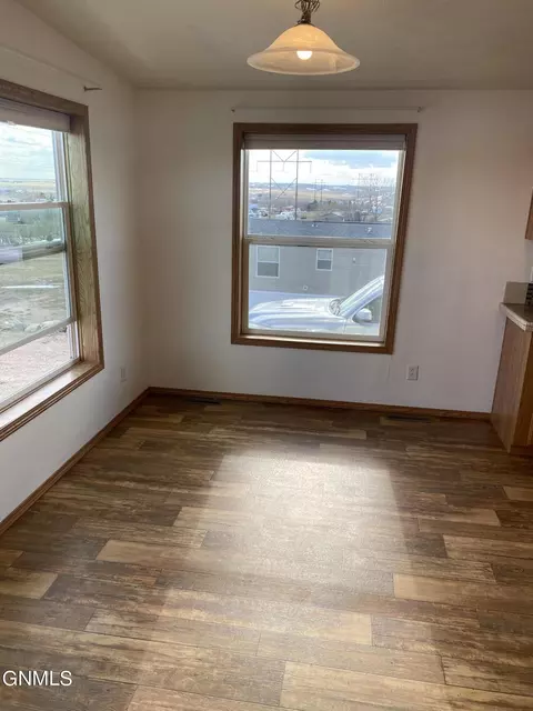 14270 Painted Woods Dr, Williston, ND 58801 photo 32